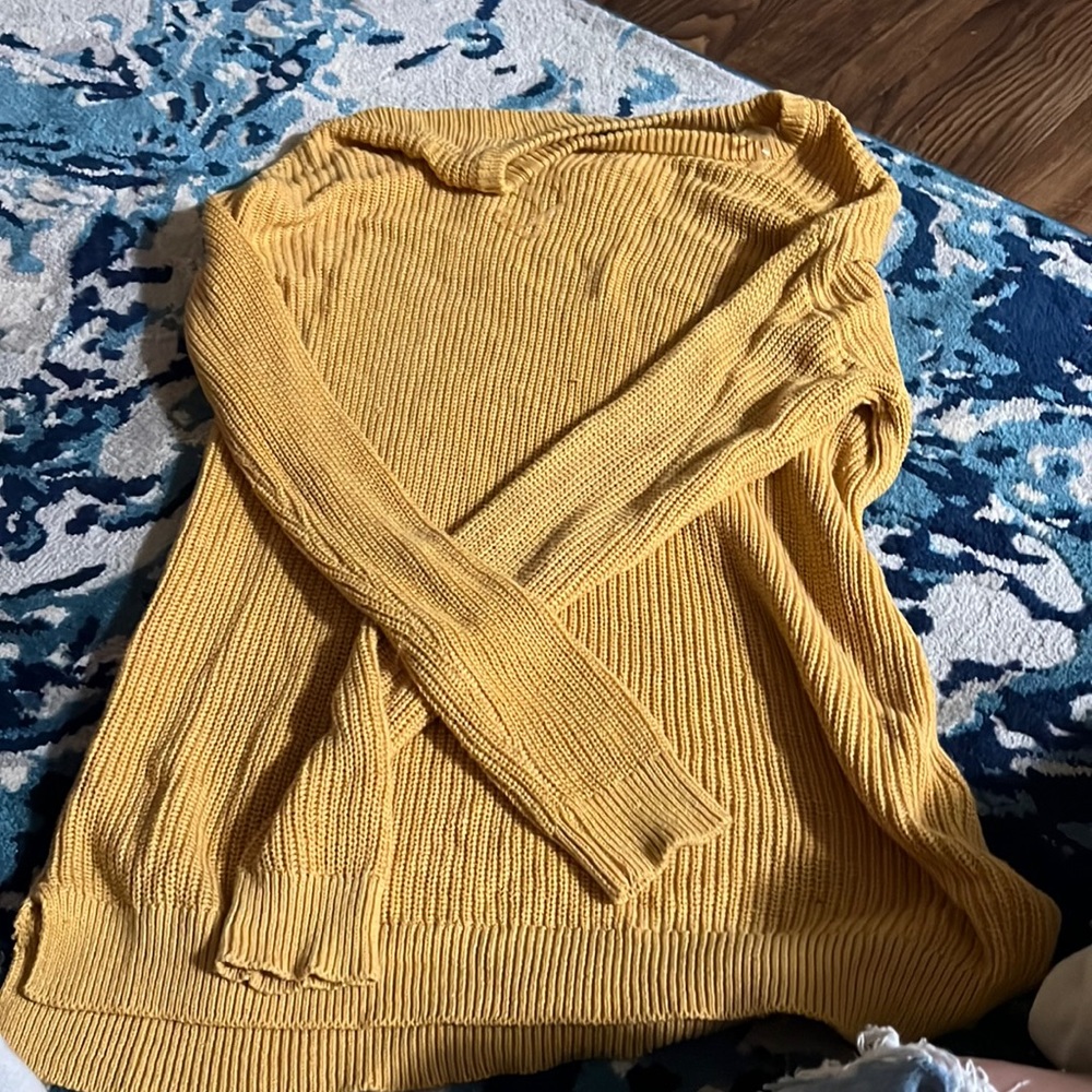 Yellow knitted long sleeve